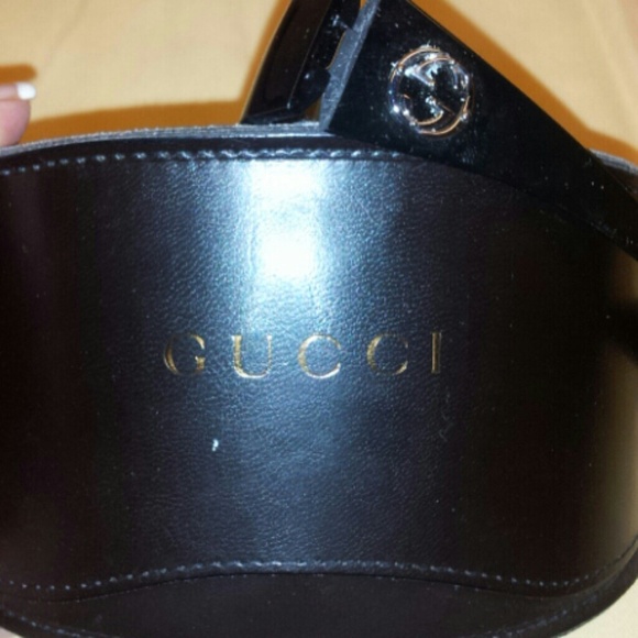 Authentic Black Gucci sunglasses with case main image 4