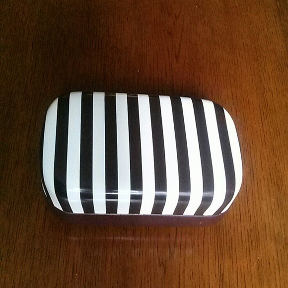 Henri Bendel Sun Glass Case - Picture 2 of 4