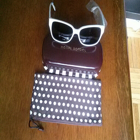 Henri Bendel Sun Glass Case - Picture 4 of 4