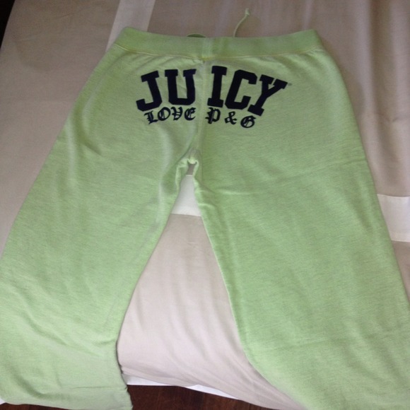 Juicy couture sweats in green with navy word sizeS