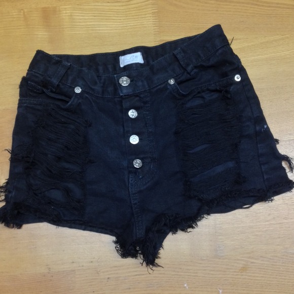 ❌SOLD❌Black denim high waisted destroyed shorts