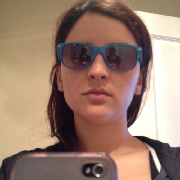 Fun sunglasses. Great condition! - Picture 3 of 3