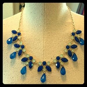 Gorgeous statement necklace!