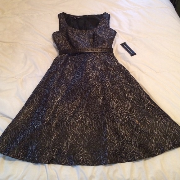Jones New York Dresses & Skirts - Beautiful black/ivory textured dress