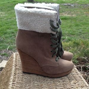 Boutique bought, wood green, boot wedge