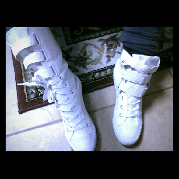 NEW White canvas sneakers