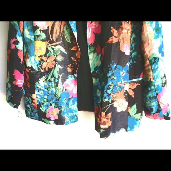 | SOLD | - Picture 3 of 4
