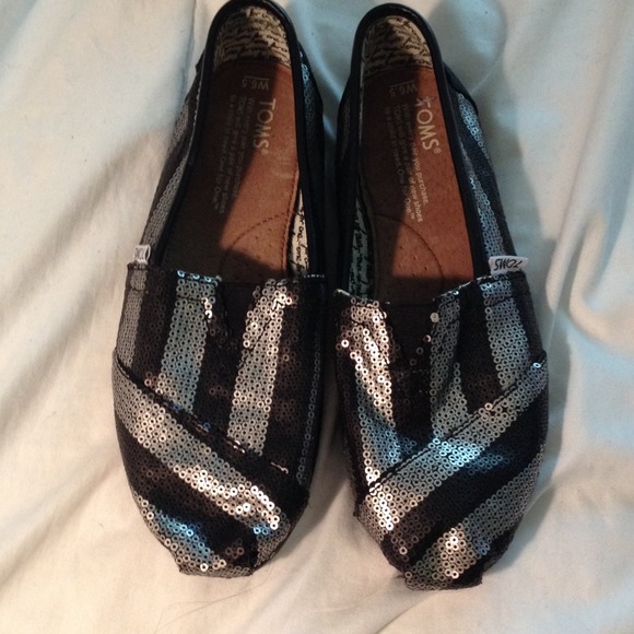 Toms classic black and silver
