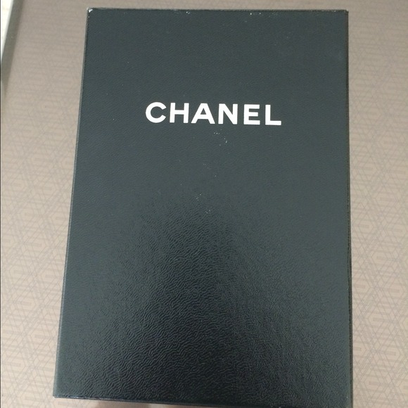Chanel iPhone 4/4S case/ credit card holder - Picture 4 of 4