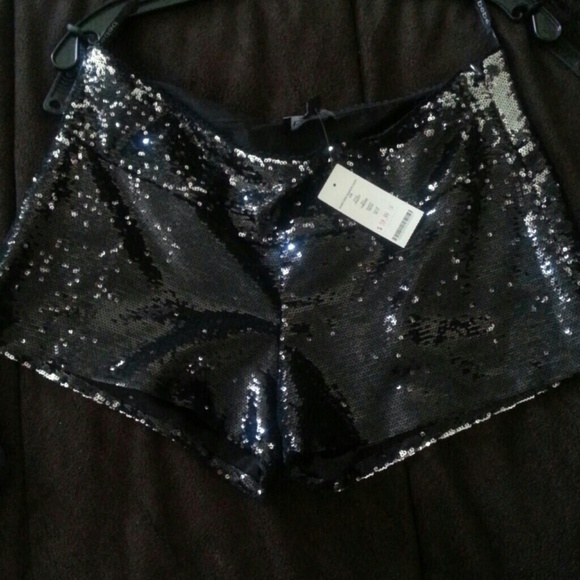 ***SOLD IN BUNDLE* bebr shorts, dress and D&G