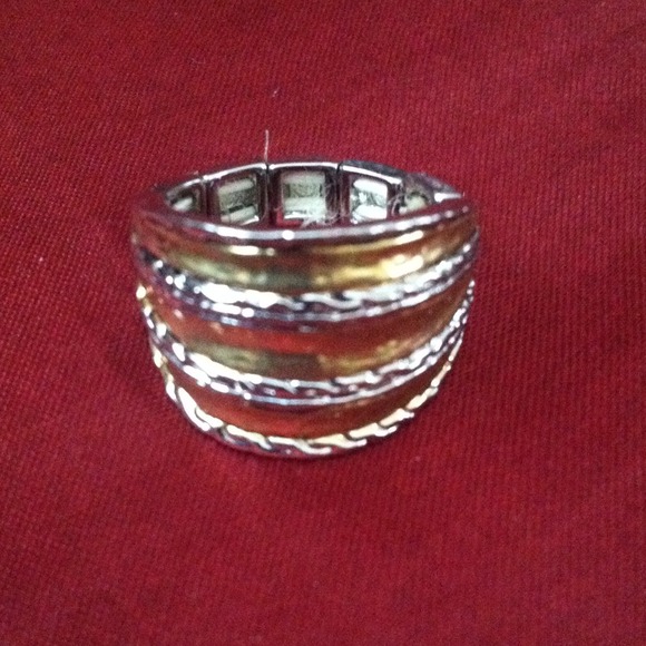 Two toned ring - Picture 2 of 2