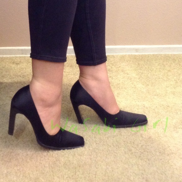 🚫SOLD🚫⬇️Gucci Satin Heels - Picture 4 of 4