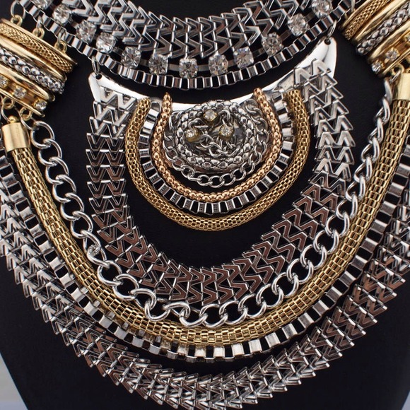 SOLD ⛔️ BIG CHAIN NECKLACE - Picture 2 of 2