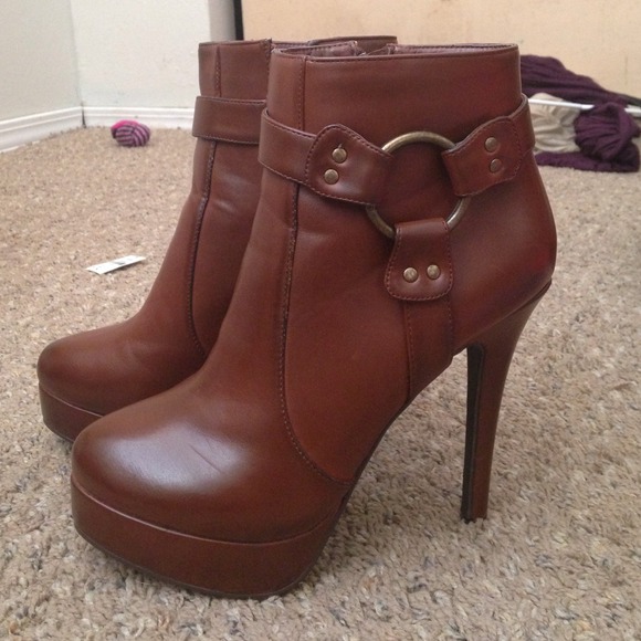 Brown Heel Boots 🚫 on hold!