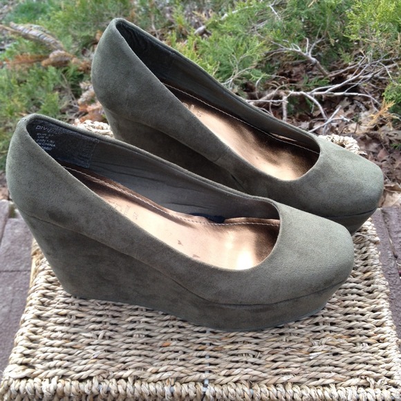 H&M forest green wedge shoes - Picture 1 of 1