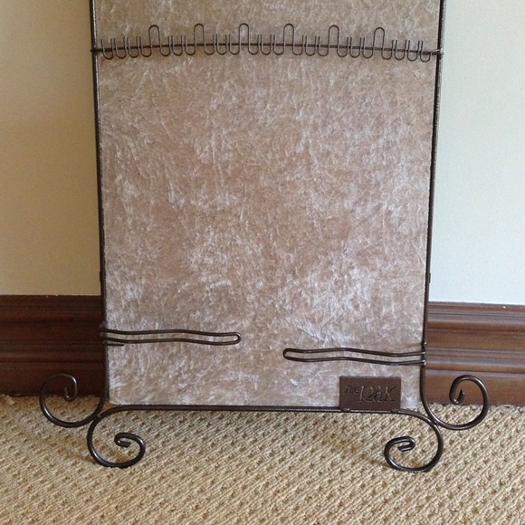 Necklace and Earring Rack - Picture 3 of 4