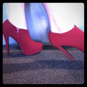 Burgundy Booties size 8.