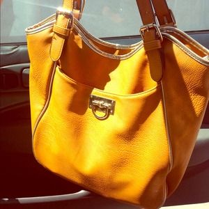 Hand bag willing to trade