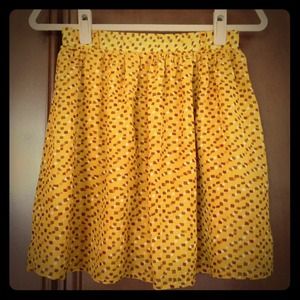 Fun flowwy summer time skirt.