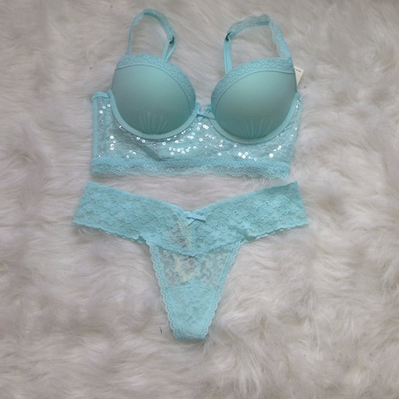 Gilly Hicks Accessories - GILLY HICKS Bra Set