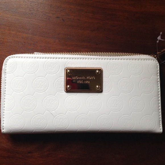 A beautiful MK wallet🚫SOLD🚫