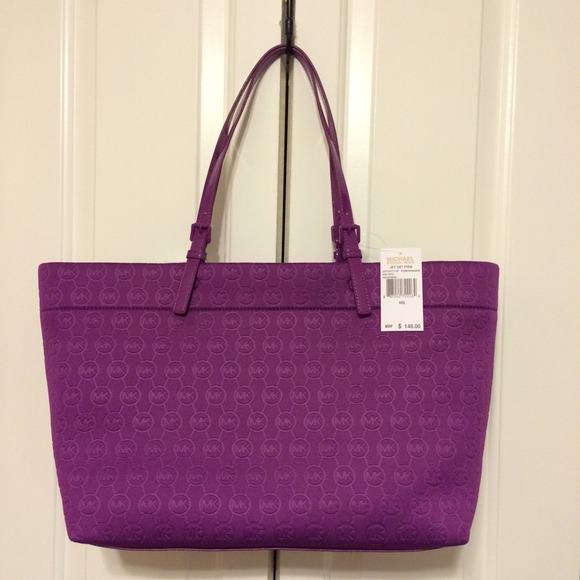 Michael Kors Handbags - 💯Authentic Michael Kors NWT