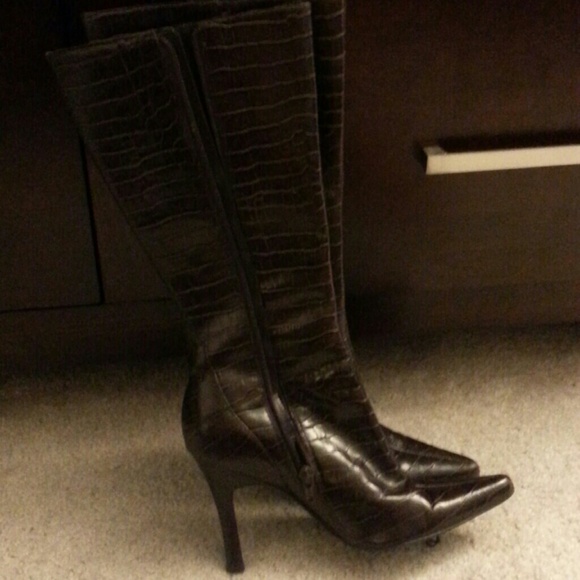 Chocolate brown knee high boots - Picture 2 of 3