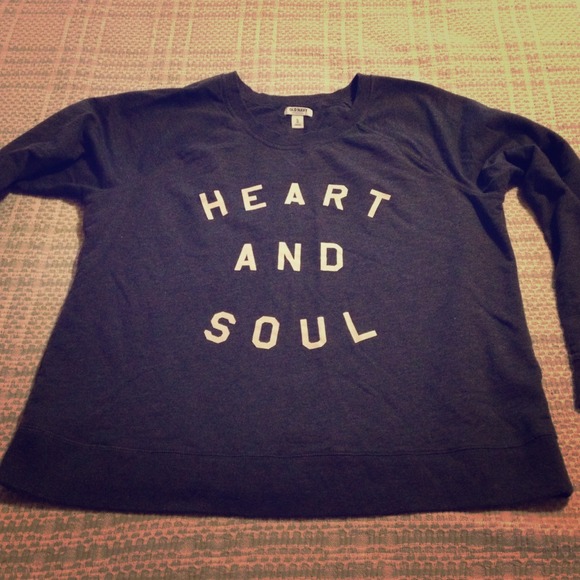 Grey sweatshirt.