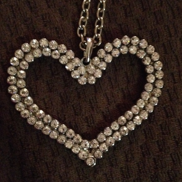 Rhinestone heart necklace - Picture 2 of 2