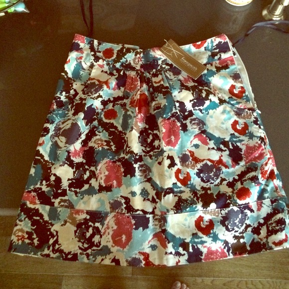 ❗️SOLD❗️ Francesca's skirt NWT size small