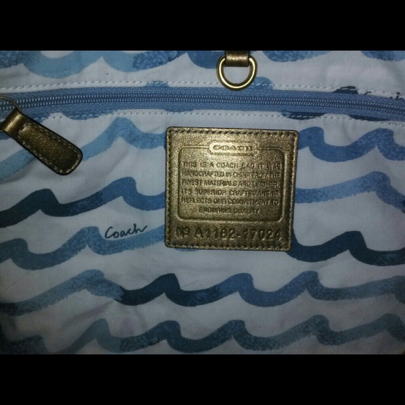 Authentic Coach Beachy Purse - Picture 3 of 4
