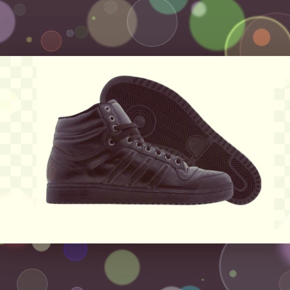 💣Black Hi Top Adidas💣