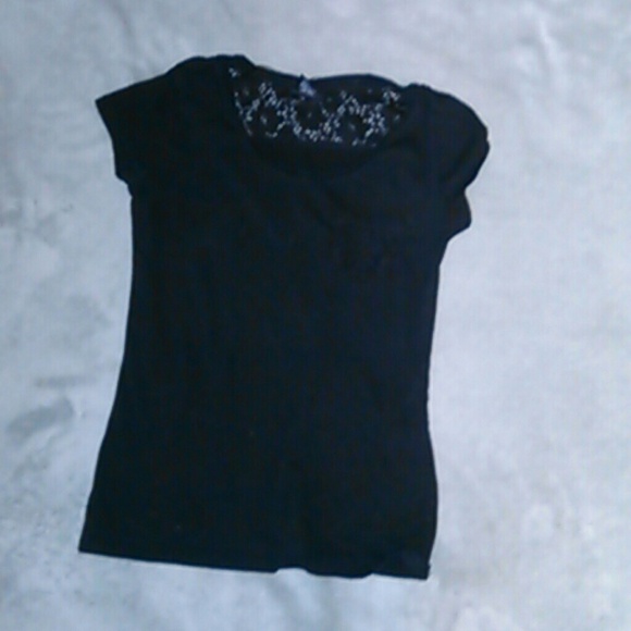 Black Rue 21 shirt