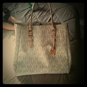 A Michael kors bag in great condition