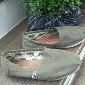 TOMS Canvas Slip-On