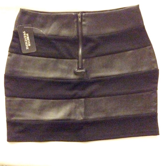 Forever 21 Skirts - Brand NEW* Forever21 black skirt w leather details Forever 21 Skirts - Brand NEW* Forever21 black skirt w leather details