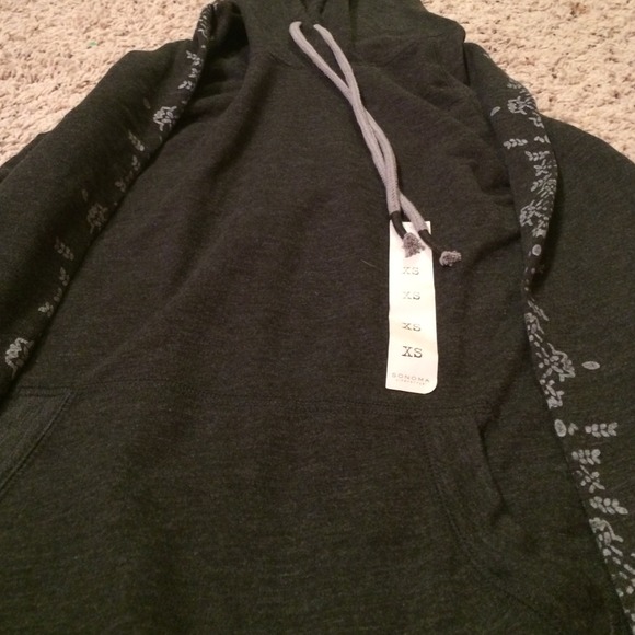 Gray pull over - Picture 4 of 4