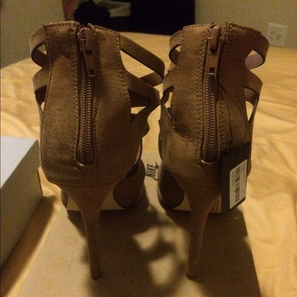 ❌NO TRADE❌ Forever 21 faux suede heels - Picture 4 of 4