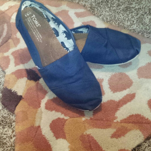 Navy Toms