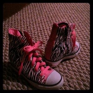 High top Skechers shoe