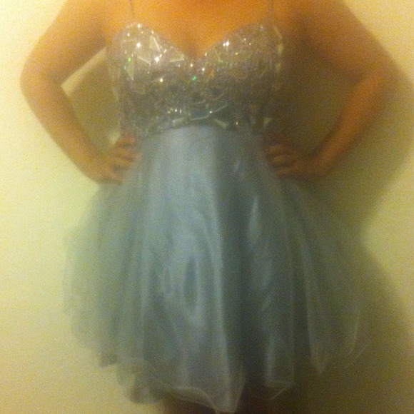 Prom dress. - Picture 3 of 3