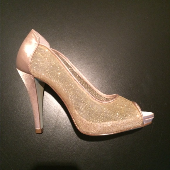 Peep-toe platform pumps - Picture 1 of 3