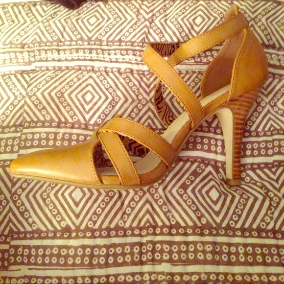 On DSW now! Brand New Unworn Tan Pump!