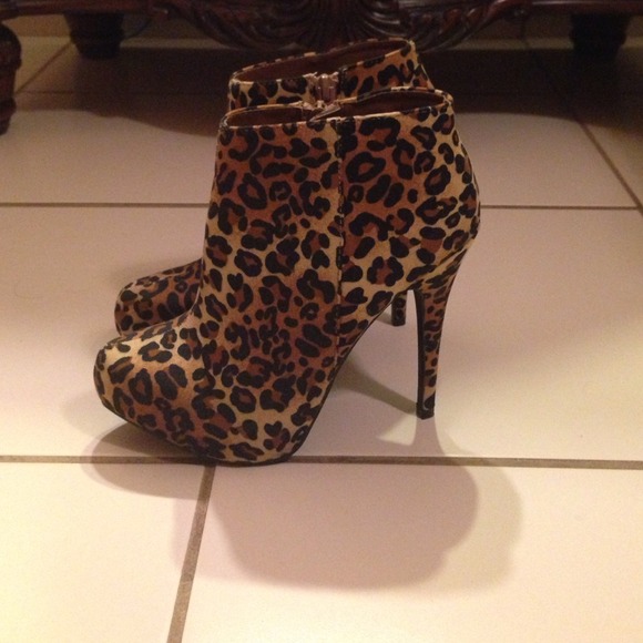 Cheetah Booties - Picture 2 of 2