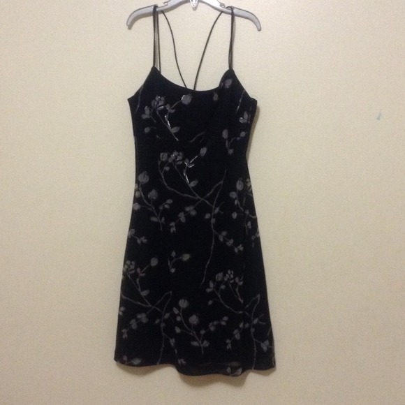 Simple dress black with print rose