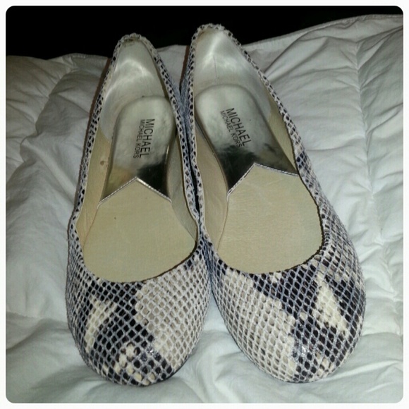 🌟 REDUCED 🌟 Michael Kors Snakeskin Flats