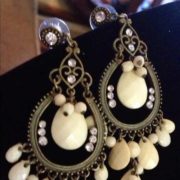 Bold & beautiful coming at you! - Picture 3 of 4