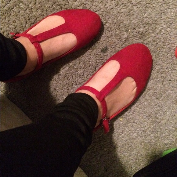 Cute red flats!