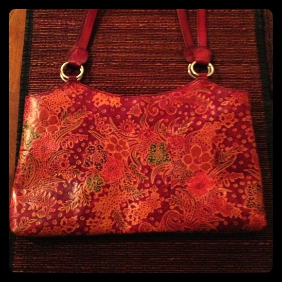 SOLD EXPRESS LEATHER PURSE W/ FLOWER IMPRINT - Picture 1 of 4