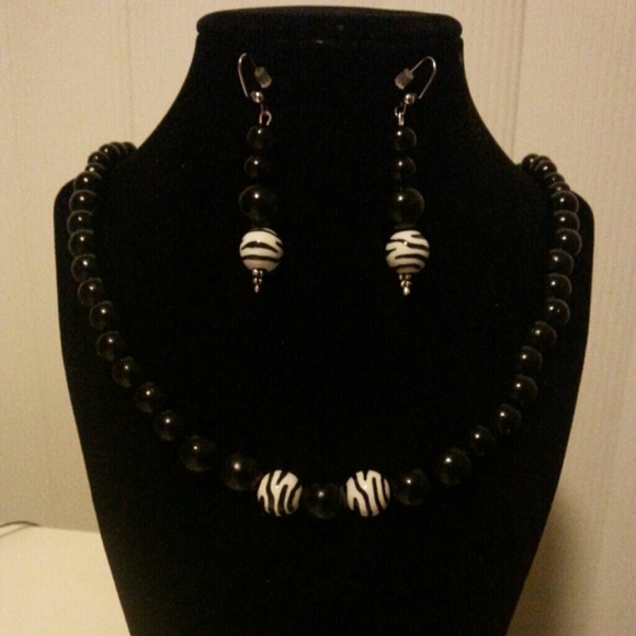 Black & Zebra Print Beaded Necklace & Earring Set